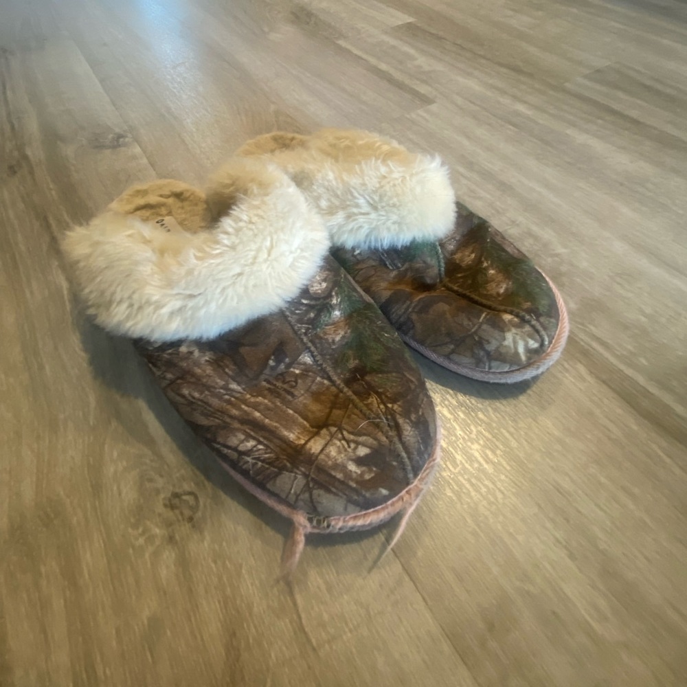 Camo pink slippers